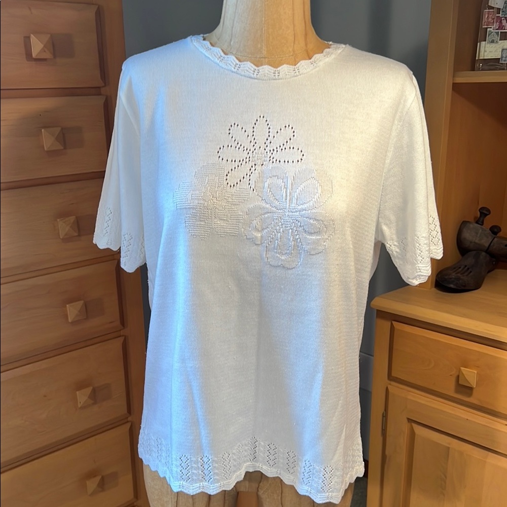 Alfred Dunner Elegant White Floral Women's lightweight sweater
